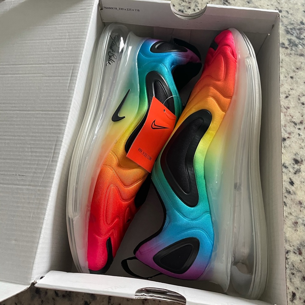 Brand new in box NIKE AIRMAX 720